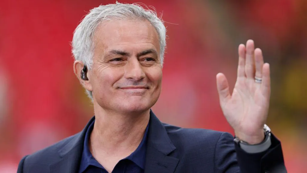 Which person says not to this Portuguese giant? - Mourinho touches down for negotiations