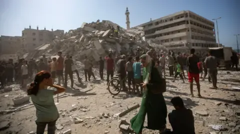 Escalated Aerial Offensive Unfolds in Gaza City